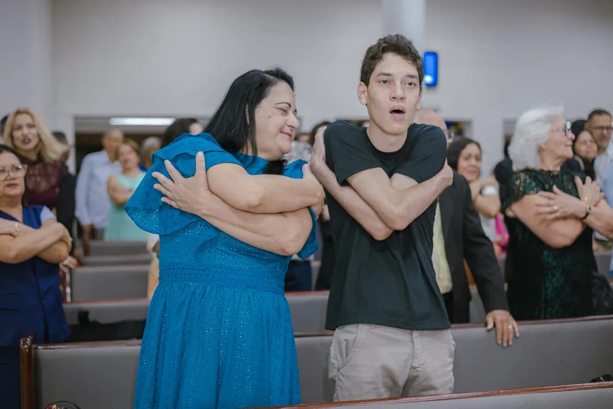 Abraço no fim do culto
